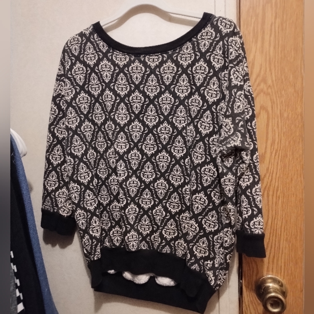 Black and White Patterned Sweater 100% Cotton M
